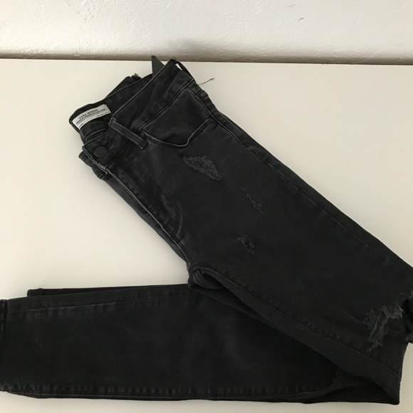 Zara Distressed Jeans - Picture 2 of 6
